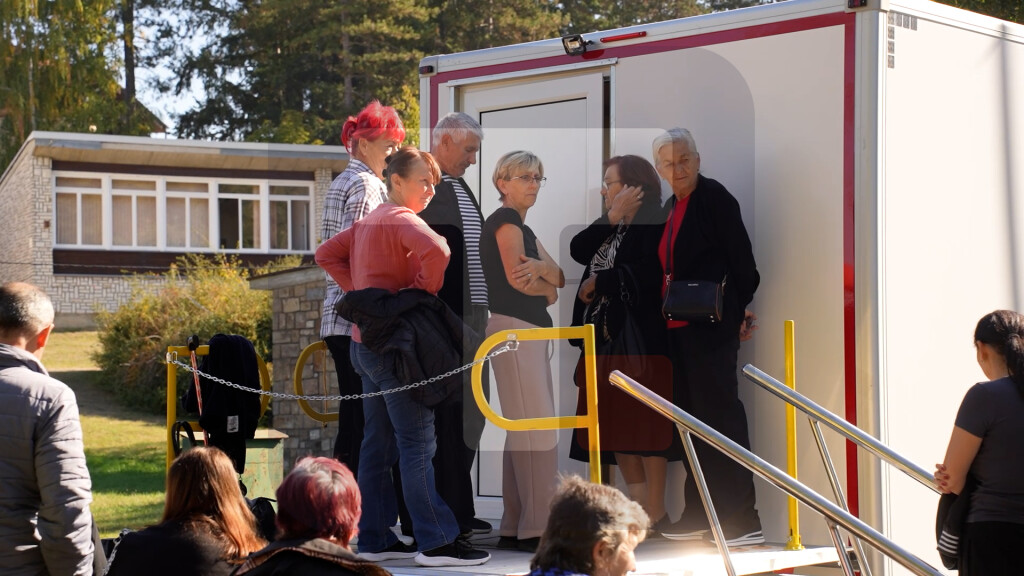 Mobilne ambulante stižu do udaljenih mesta, prvi pregledi u lozničkom kraju