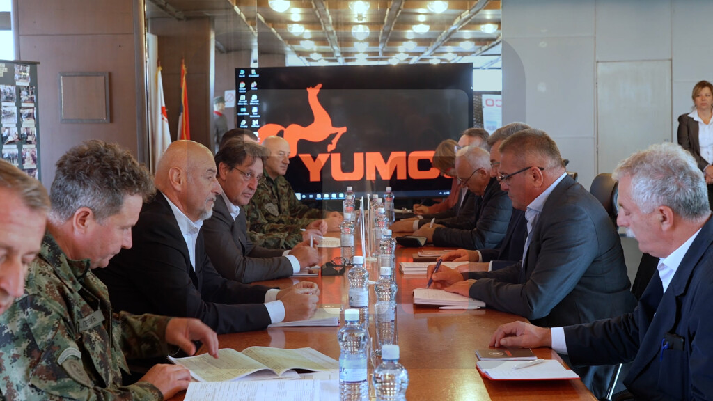 Gašić u poseti kompaniji "Jumko": Važno da se što više oslanjamo na domaće kapacite