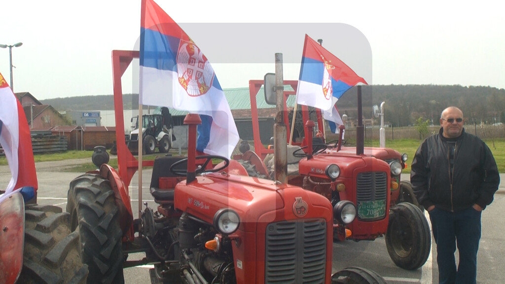 Kruševac: Podela besplatnih zaštitnih ramova za traktore