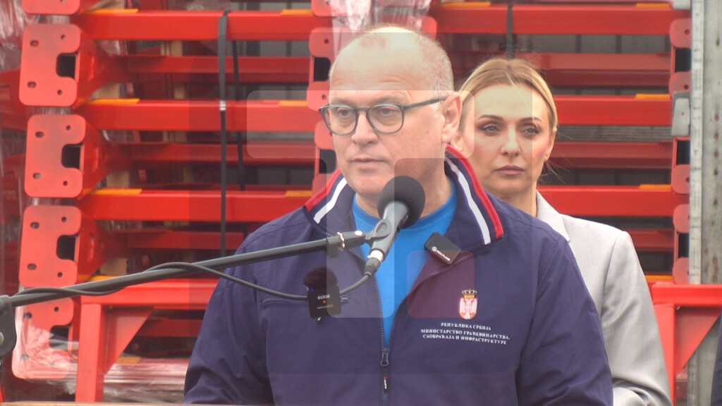 Vesić: Nastavićemo sa dodelom zaštitnih ramova za traktore jer time čuvamo život