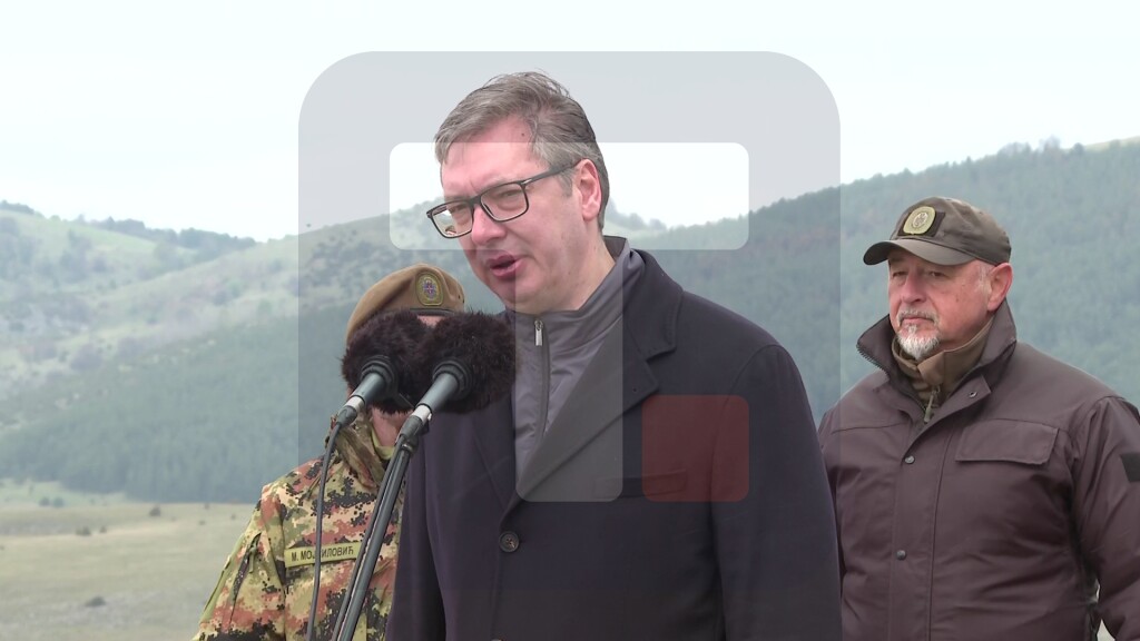 Vučić: Vojnici obavljaju svoju dužnost profesionalno, političari su posebna vrsta bezobrazluka i barabluka