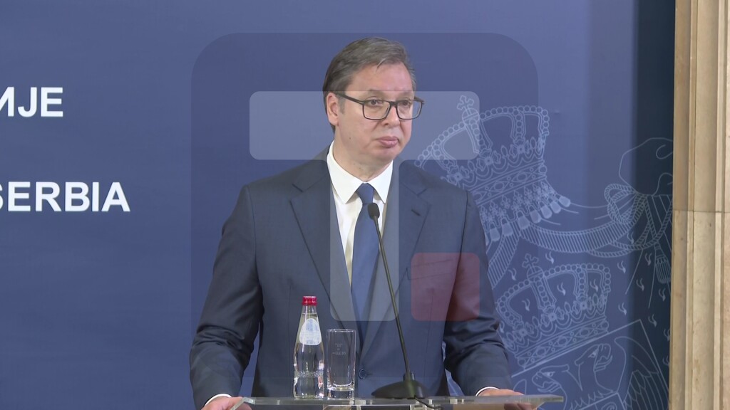 Vučić: Moramo uzdignute glave da se borimo za ekonomski napredak Srbije