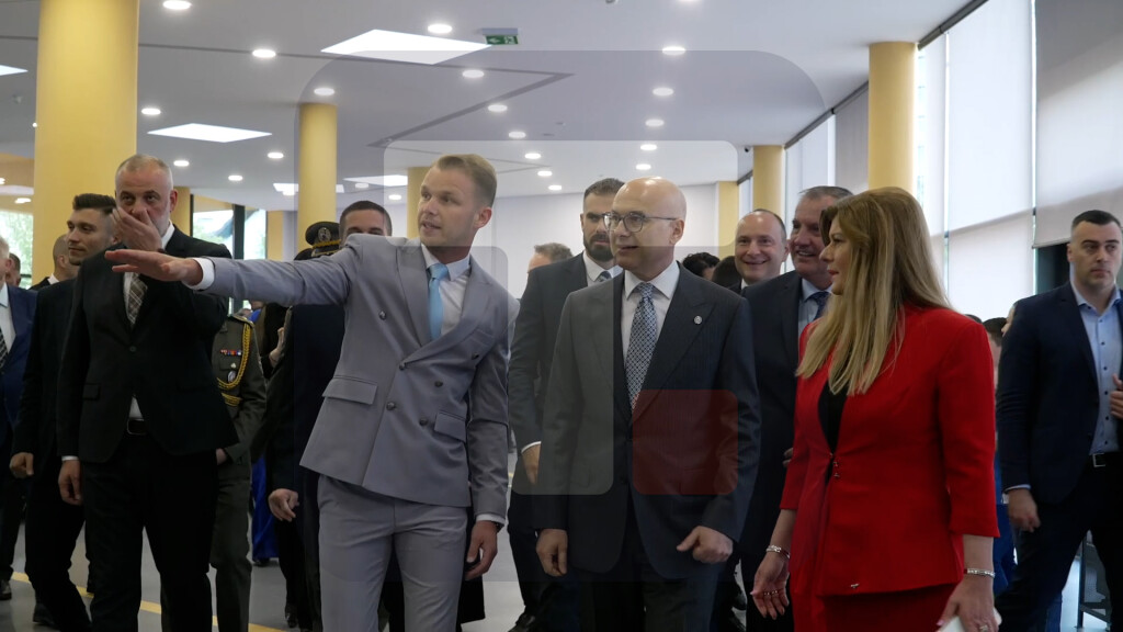 Ministar Vučević i gradonačelnik Banjaluke Stanivuković posetili OŠ „Vuk Stefanović Karadžić“