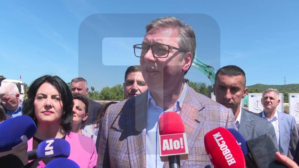 Vučić: Opozicija bolje da ne gleda istraživanja, SNS preko 51 odsto