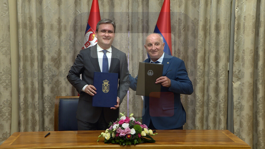 Selaković potpisao ugovore sa 14 učesnika projekta Gradovi u fokusu