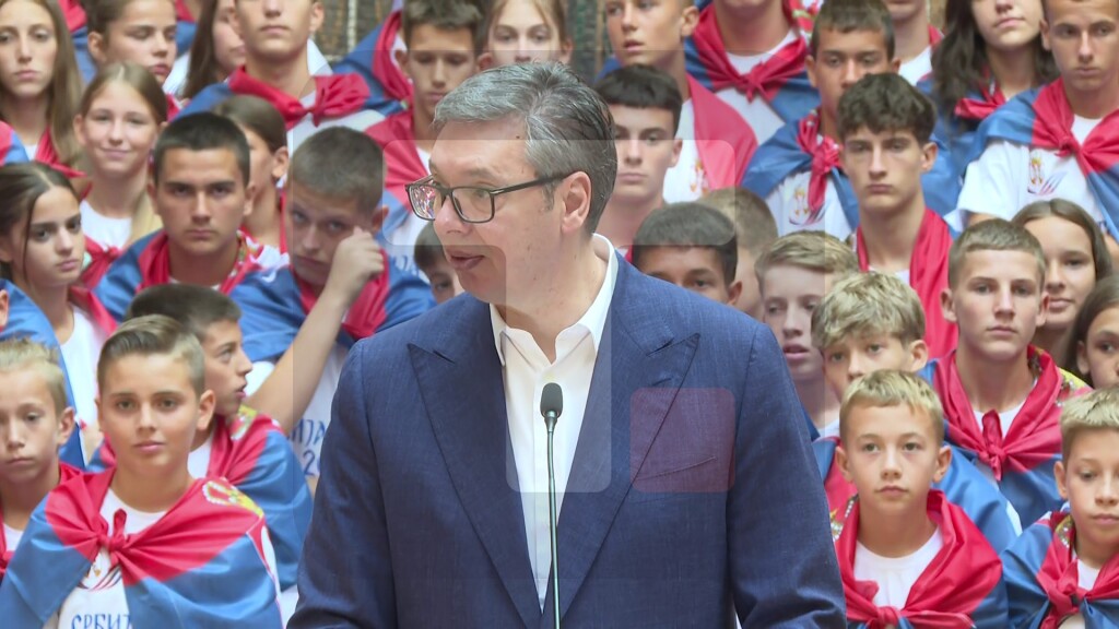 Vučić: Manifestacija "Srbija te zove" ove godine ima rekordadan broj dece