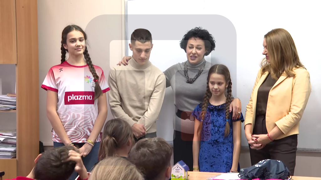 Predstavnici Dunav osiguranja posetili su dobitnice stipendija OŠ "Borislav Pekić" na Bežanijskoj kosi