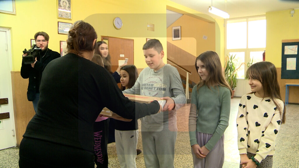 Fondacija Sveta Petka dodelila 10 laptopova učenicima OŠ "Bobota" kod Vukovara