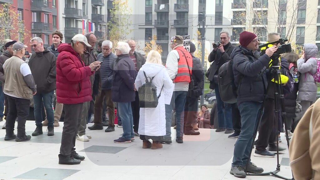 Skup ispred Višeg suda