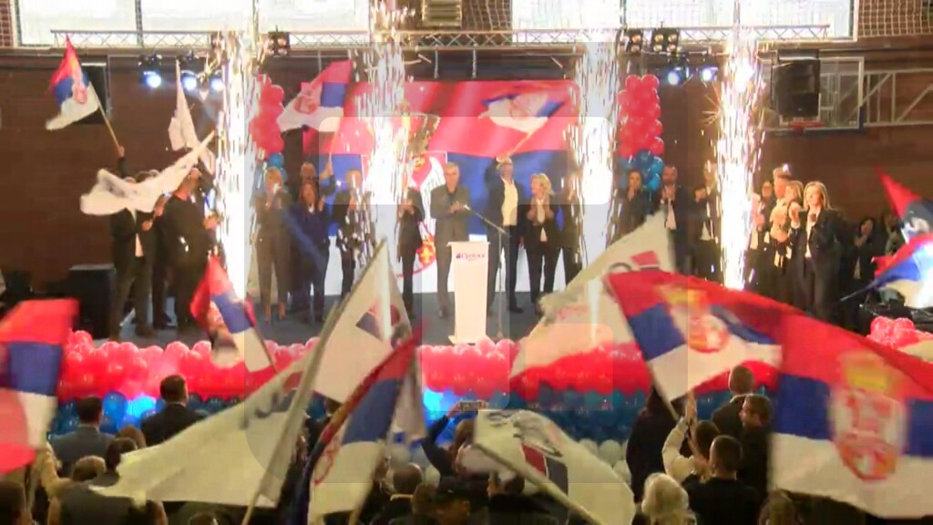 U prepunoj Hali sportova u KM počeo miting SL, uz himnu Srbije i srpske trobojke