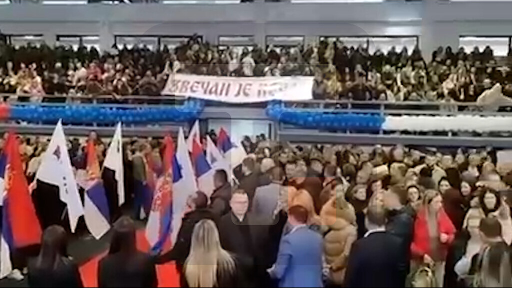 U prepunoj Hali sportova u KM počeo miting SL, uz himnu Srbije i srpske trobojke