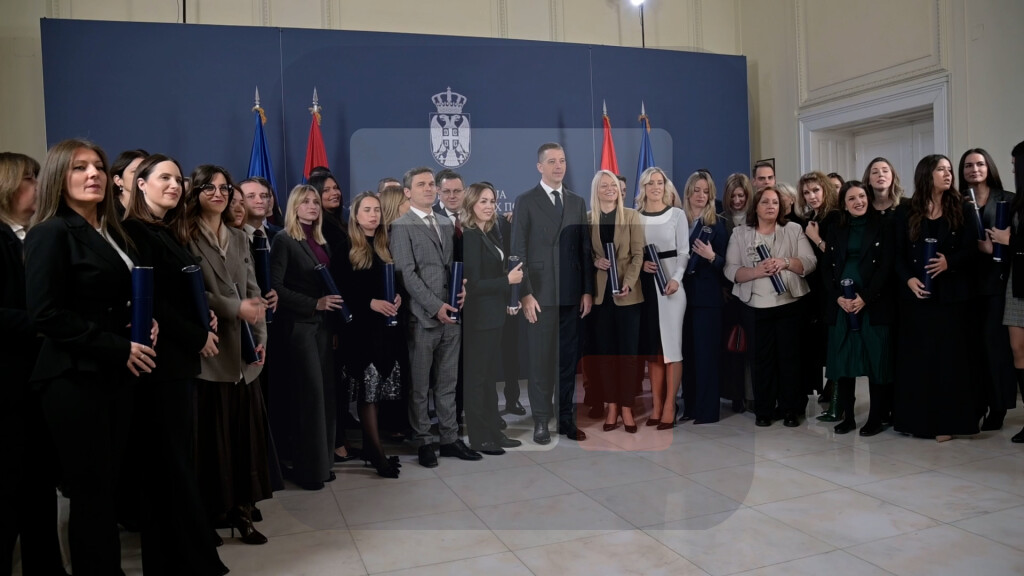 Đurić uručio diplome polaznicima Diplomatske akademije