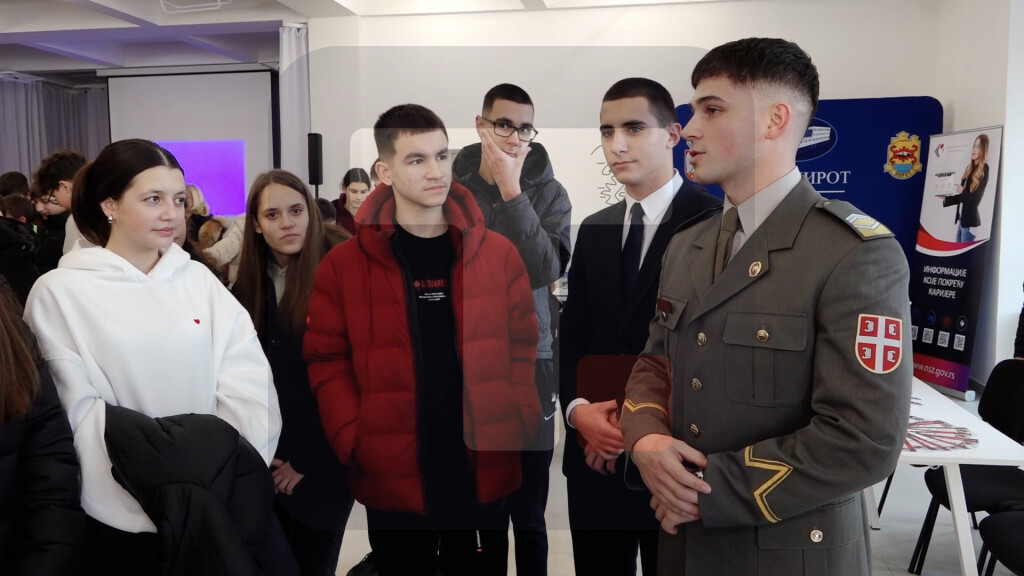 Pripadnici Ministarstva odbrane i Vojske Srbije na Sajmu profesionalne orijentacije u Pirotu