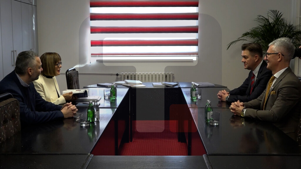 Gojković posetila prostorije Crvenog krsta Vojvodine