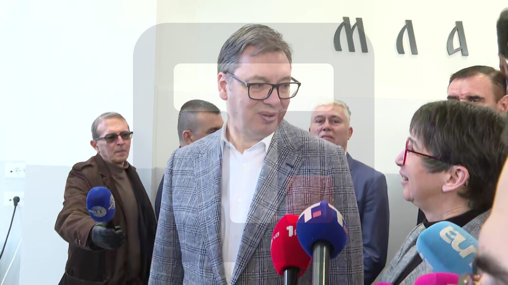 Vučić na ceremoniji otvaranja rekonstruisane "Gimnazije Mladenovac"