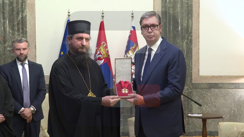 Predsedniku Vučiću uručen Orden Novomučenika bihaćko-petrovačkih