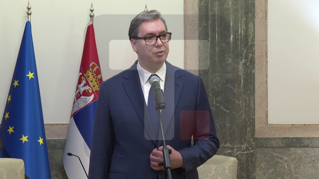 Vučić: Nastavićemo da pomažemo crkvama i manastirima u Srbiji