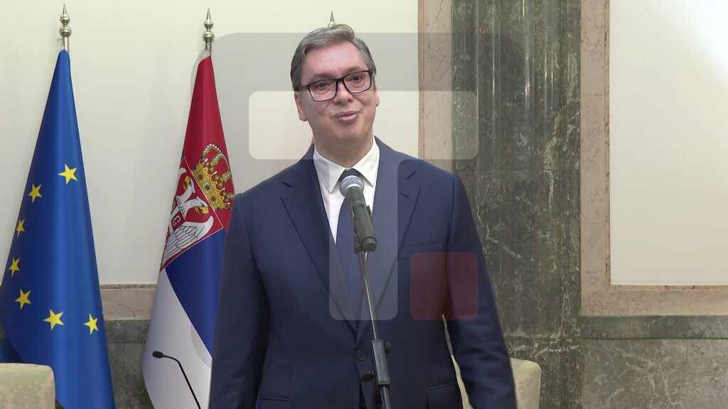 Vučić: Stiglo 2,479 mln prijava za objekte,prva rešenja u februaru ili početkom marta