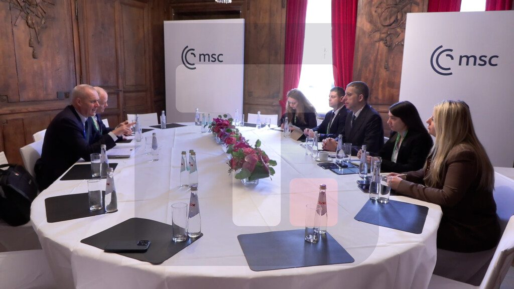 Đurić sa pomoćnikom generalnog sekretara NATO Rugeom u Minhenu