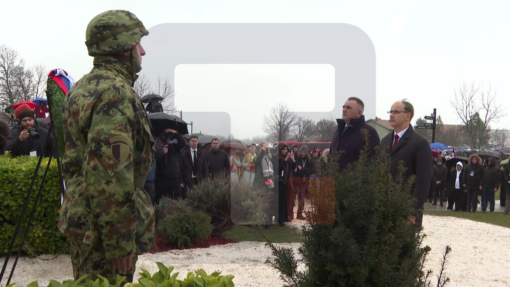 Premijer Macut i Minić položili venac kod spomenika voždu Karađorđu u Orašcu