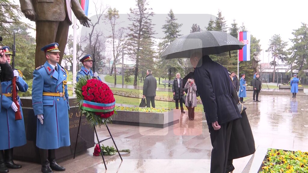 Alijev položio venac na spomenik Hejdaru Alijevu u Tašmajdanskom parku