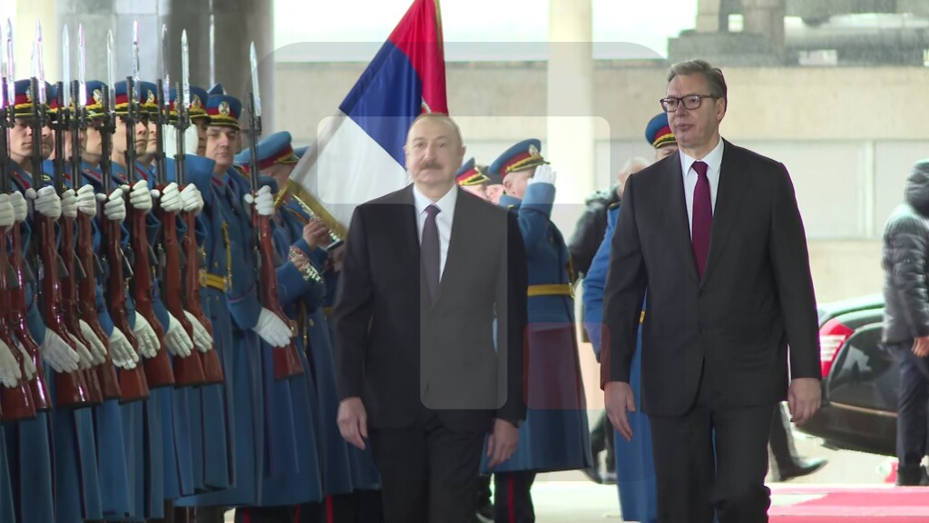 Vučić uz državne počasti dočekao Alijeva ispred Palate Srbija
