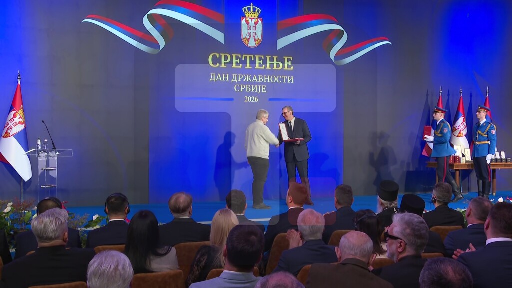 Vučić uručio dobitnicima Ordene srpske zastave i Ordene Karađorđeve zvezde