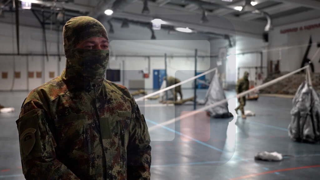 Instruktor: Padobran je namenjen za iskakanje iz svih vrsta vazduhoplova sa srednjih i izuzetno velikih visina