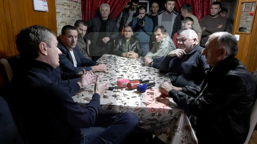 Glišić u bajinobaštanskom selu Ovčinja obišao trinaestočlanu porodicu Vujić