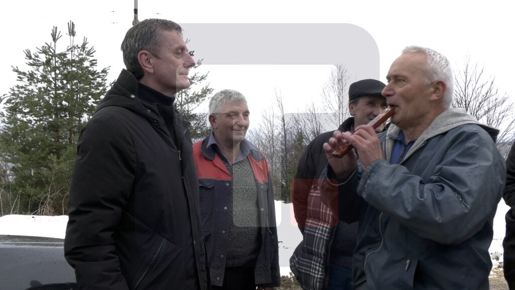 Bajina Bašta: Glišić obišao radove na obnovi vatrogasnog doma u selu Zaglavak