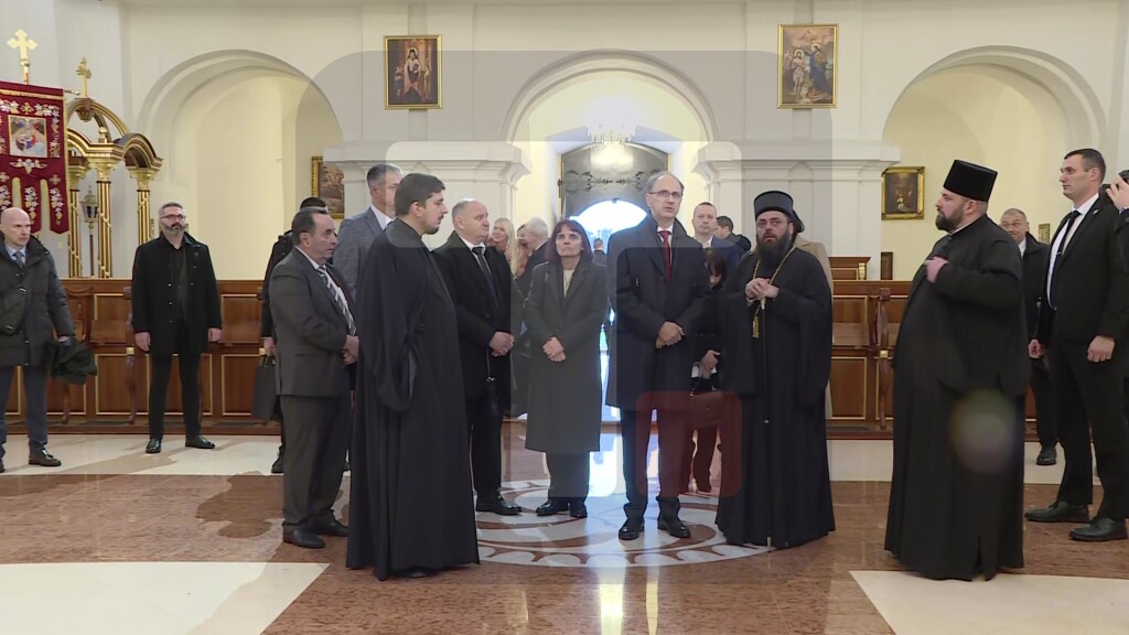 Premijer Macut u u Sabornom Hramu u Dalju