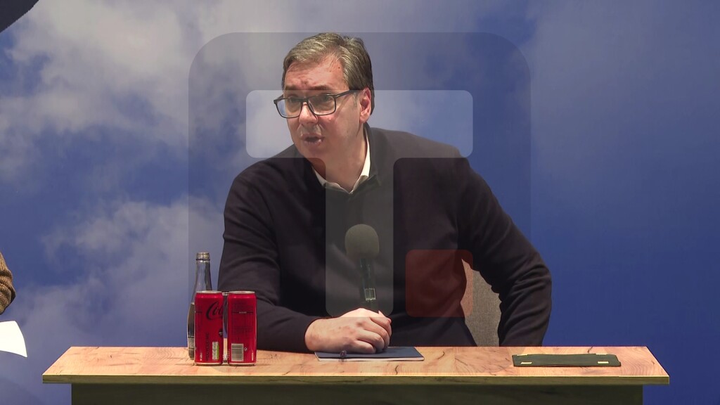 Vučić: Danas su podeljena prva rešenja o legalizaciji, projekat "Svoj na svome" od velike važnosti za građane Srbije