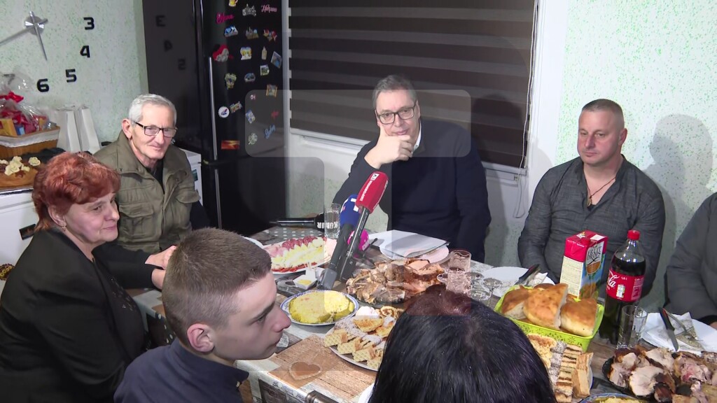 Vučić: Put u koji ćemo uložiti milion i po evra, počinje odmah da se radi, put znači sve ljudima