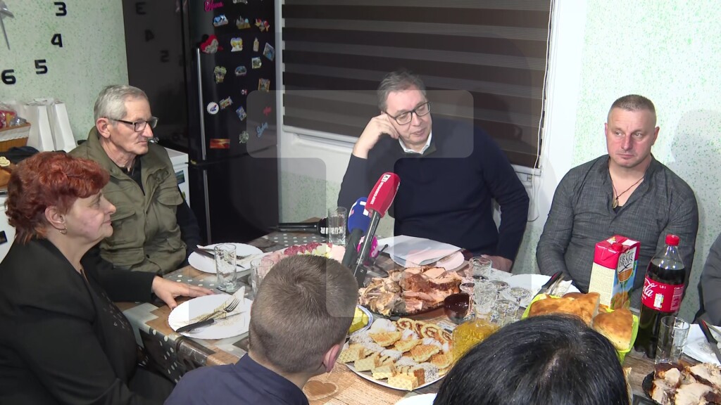 Vučić: Jako sam srećan što smo uveli program "Svoj na svome", imamo veliki broj prijavljenih ljudi