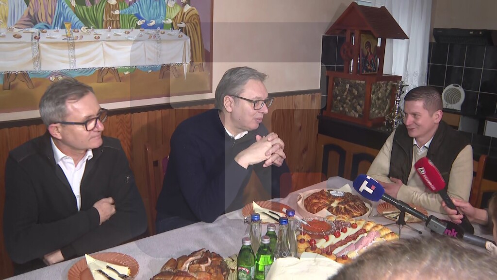 Vučić: Najvažnija je saobraćajna infrastruktura za mala mesta kako bi napredovala