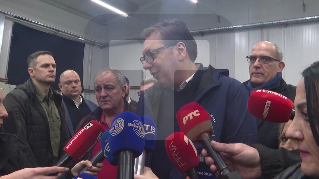 Vučić: Lepo je slušati i gledati "Venecuelansku seriju" kako im je Telekom "zločinac", a kad im daju pare onda nema problema