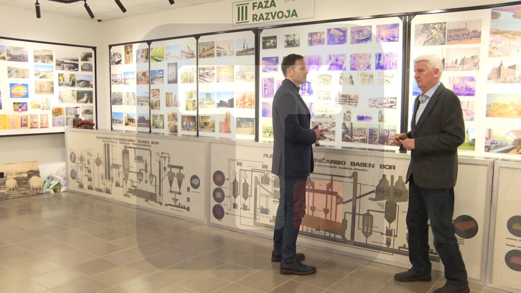 Siniša Mali u obilasku istorijskog muzeja u okviru fabrike Elixir