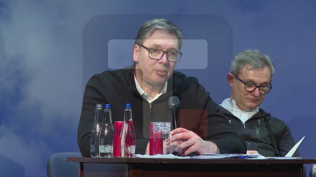Vučić razgovara sa građanima