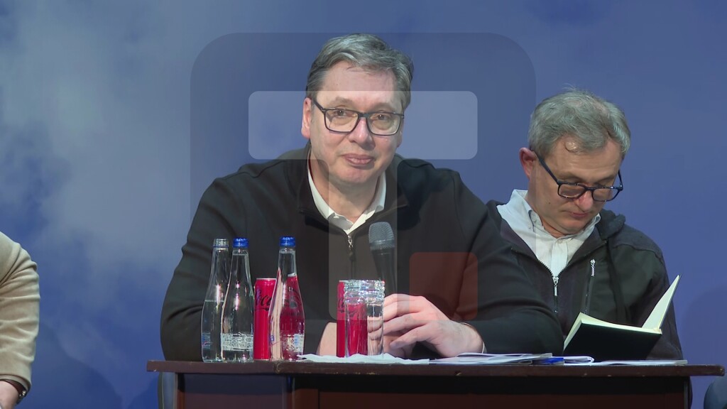 Vučić: Učinićemo sve da porodica dobije dom