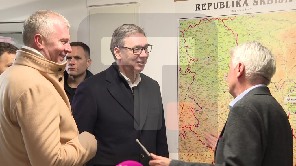 Vučić u obilasku Istorijskog muzeja u okviru fabrike Elixir