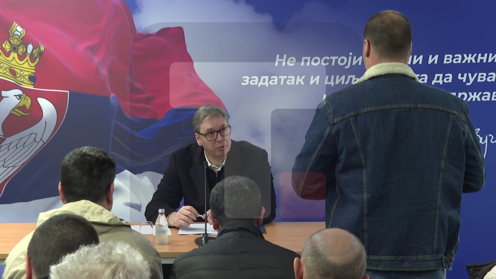 Vučić razgovara sa meštanima sela Sastavak