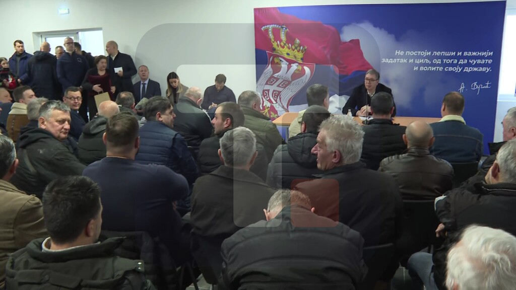 Vučić sa meštanima o unapređenju puteva