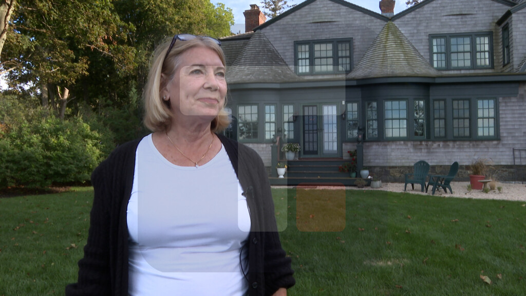 Dadino: Iako je kuća bila izolovana, prijatelji su mu bili blizu, među kojima su bili Stenford Vajt i Mark Tven