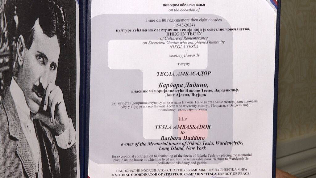 Dadino: U Teslinoj spavaćoj sobi danas čuvam sve dragocenosti vezano za Teslu, među njima priznanje Tesla ambasador dobijeno od MSP Srbije i knjigu koju sam napisala o njemu