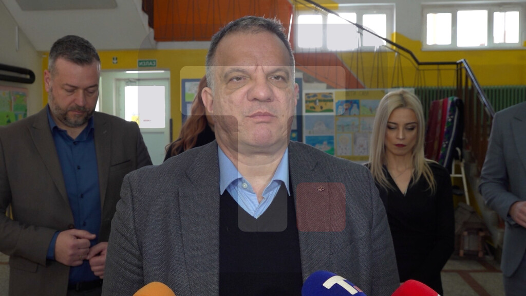 Stanković: Pred školama kurikularna reforma, ulaganja u digitalizaciju i primena AI