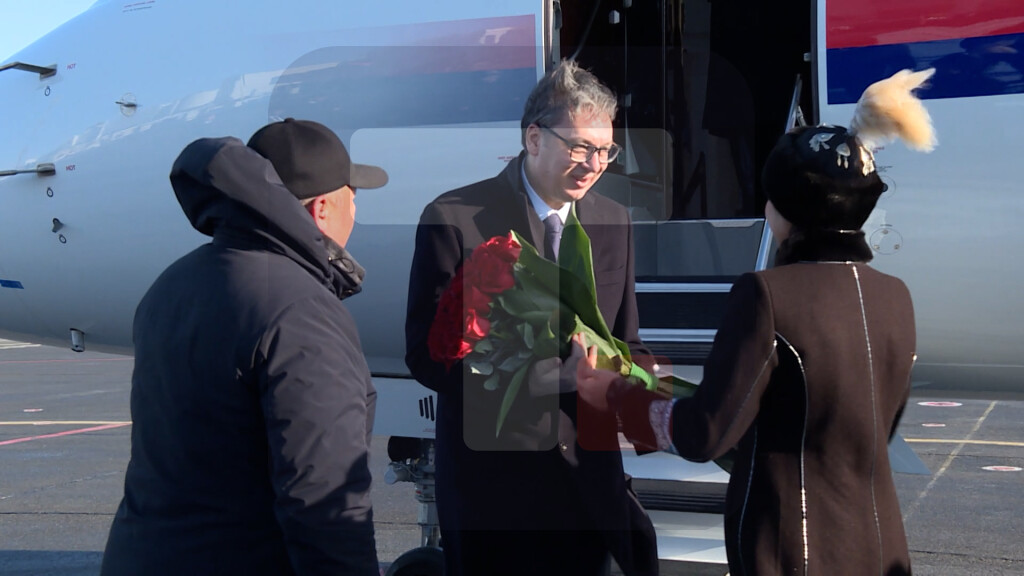 Vučić stigao u Astanu, tri aviona "SU 30" pratila avion predsednika