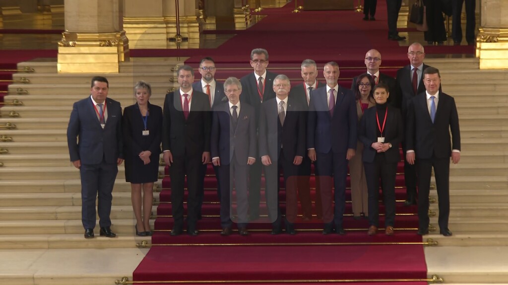 Zajednička fotografija učesnika 12. konferencije predsednika parlamenata zemalja Jugoistočne Evrope u Budimpešti
