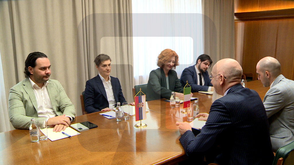 Sastanak Brnabić sa ambasadorom Italije u Srbiji Lukom Gorijem