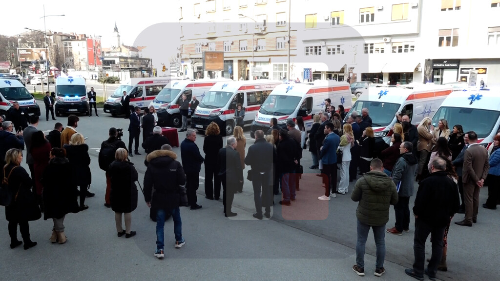 Gojković uručila sanitetska vozila