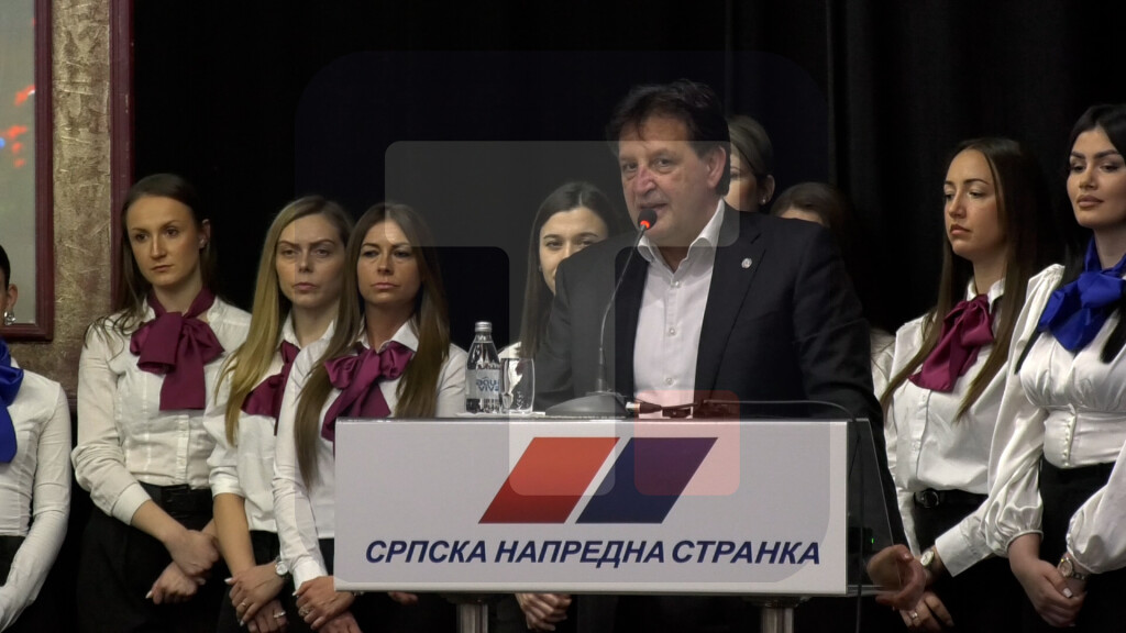 Gašić: Imali smo teških godinu i po dana iza sebe, žene su bile ispred prostorija stranke i branili ih